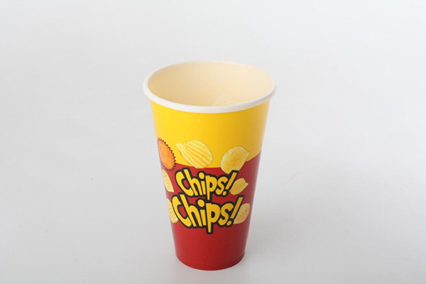 Plastična čaša za čips