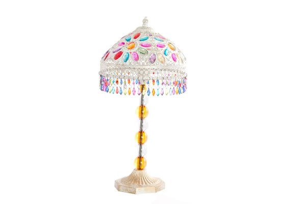 Stona lampa bela sa šarenim perlicama i kamencicima